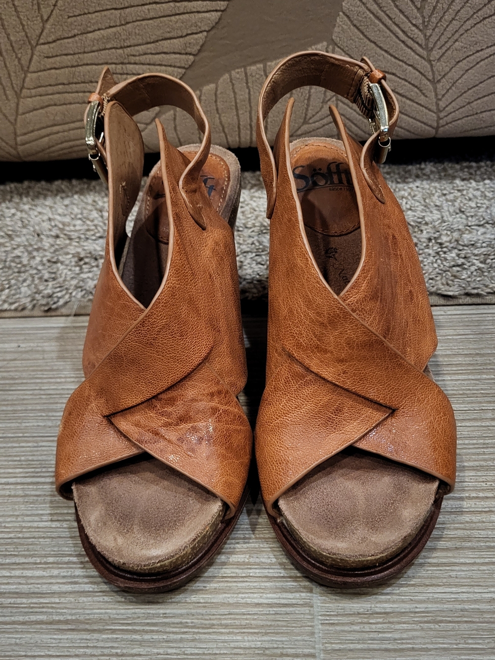 Sofft Women's Brown Leather Cross‑Front Wedge Sandals
